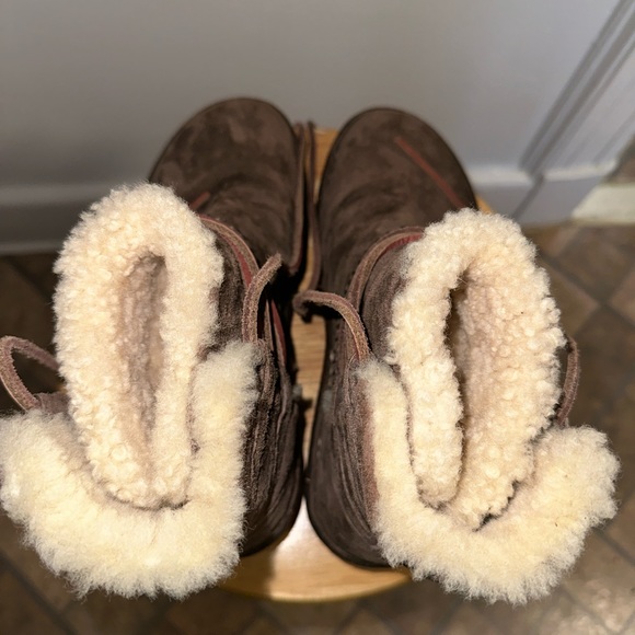 Women’s Ugg Caspia MukLuk Brown Leather Lace Up Fur
Lined Boots Size 8 - Picture 5 of 6